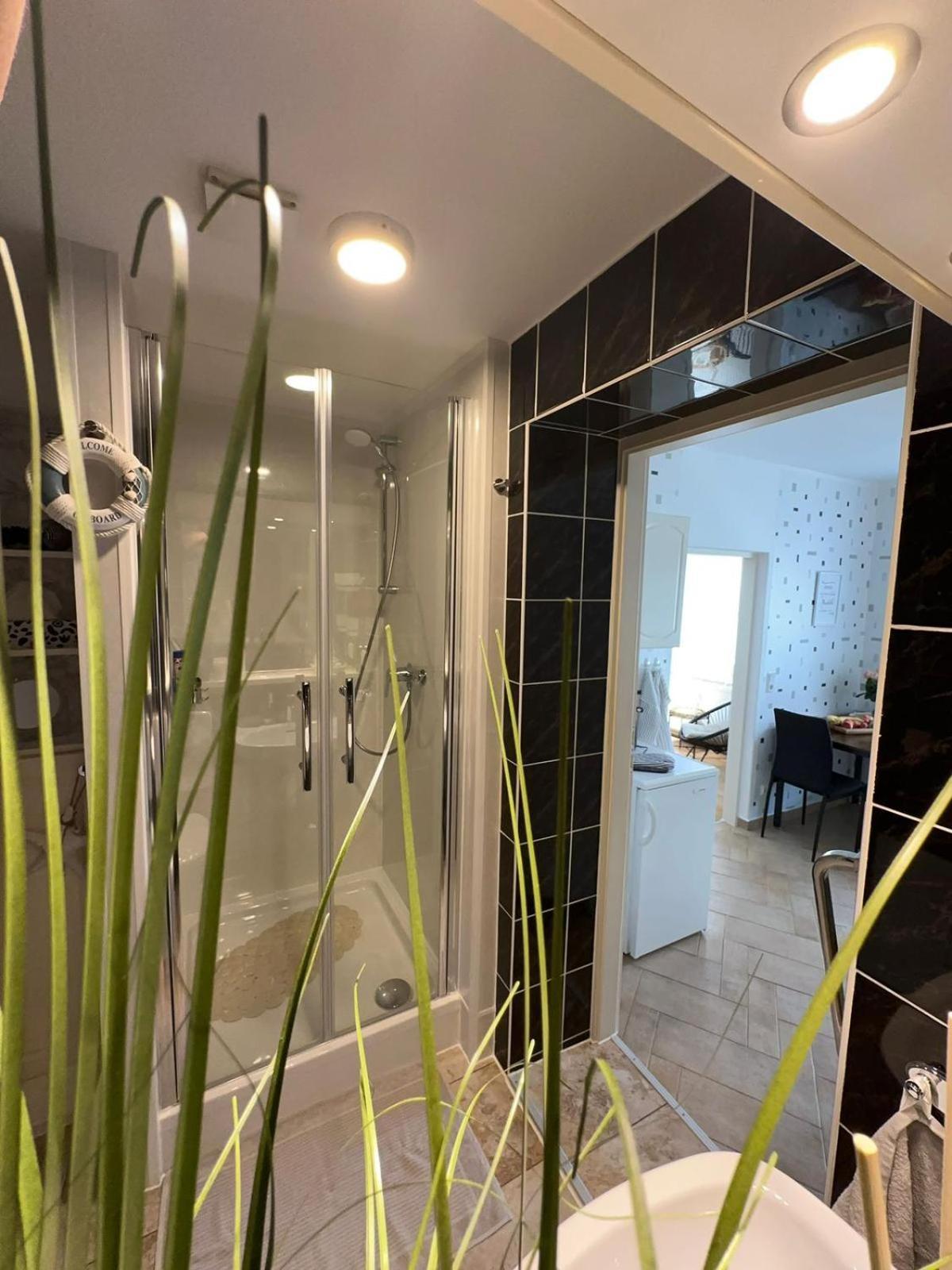 Ferienwohnung Am Strom Росток Екстер'єр фото
